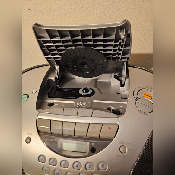 Sony CFD-S300 Boombox AM/FM Radio Cassette Stereo CD Player Boombox - Picture 2 of 5